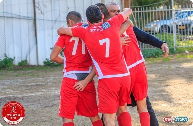 אייל גולן יחד עם השחקנים (יוסי סוריק)